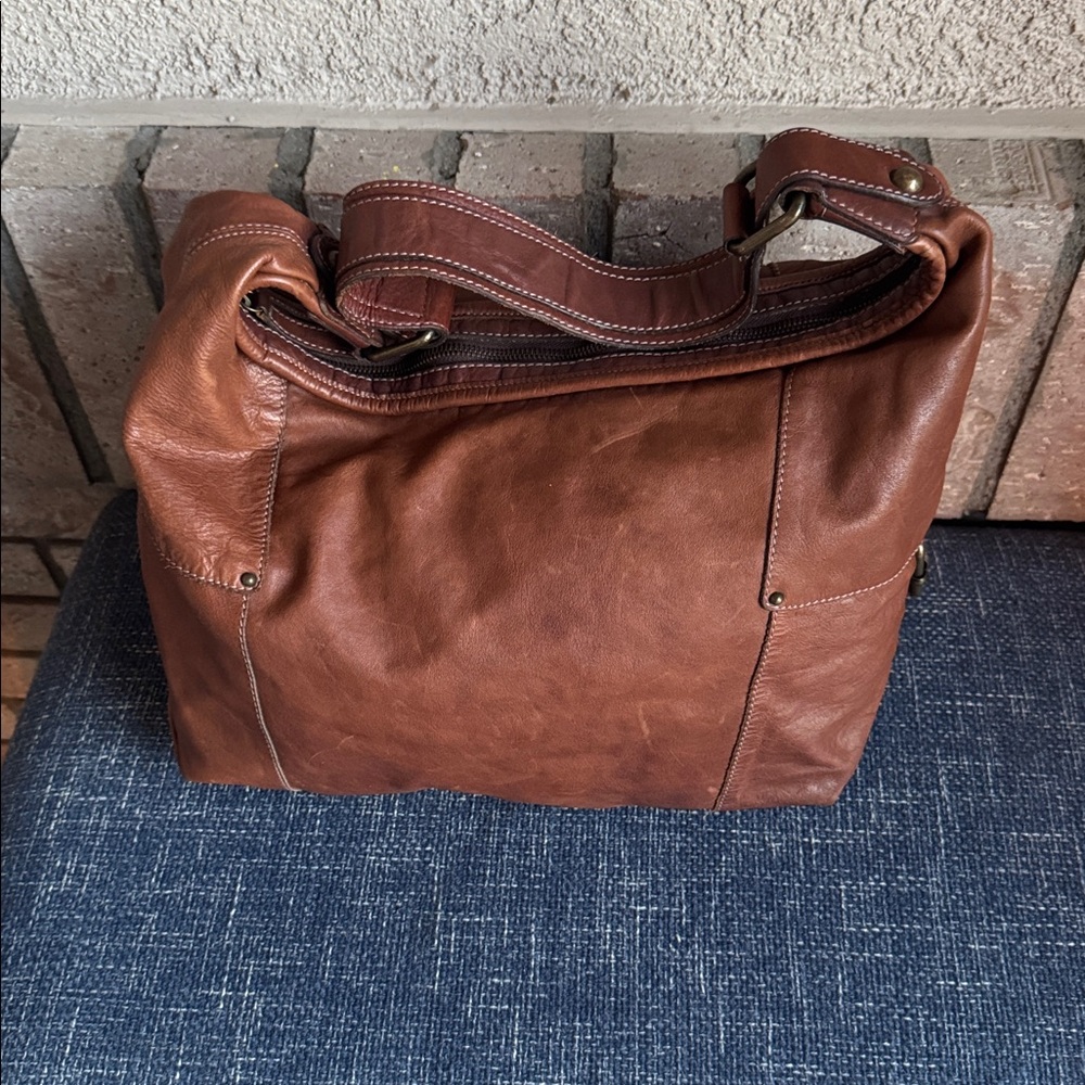 Banana Republic brown Leather women shoulder bag. - Picture 2 of 5